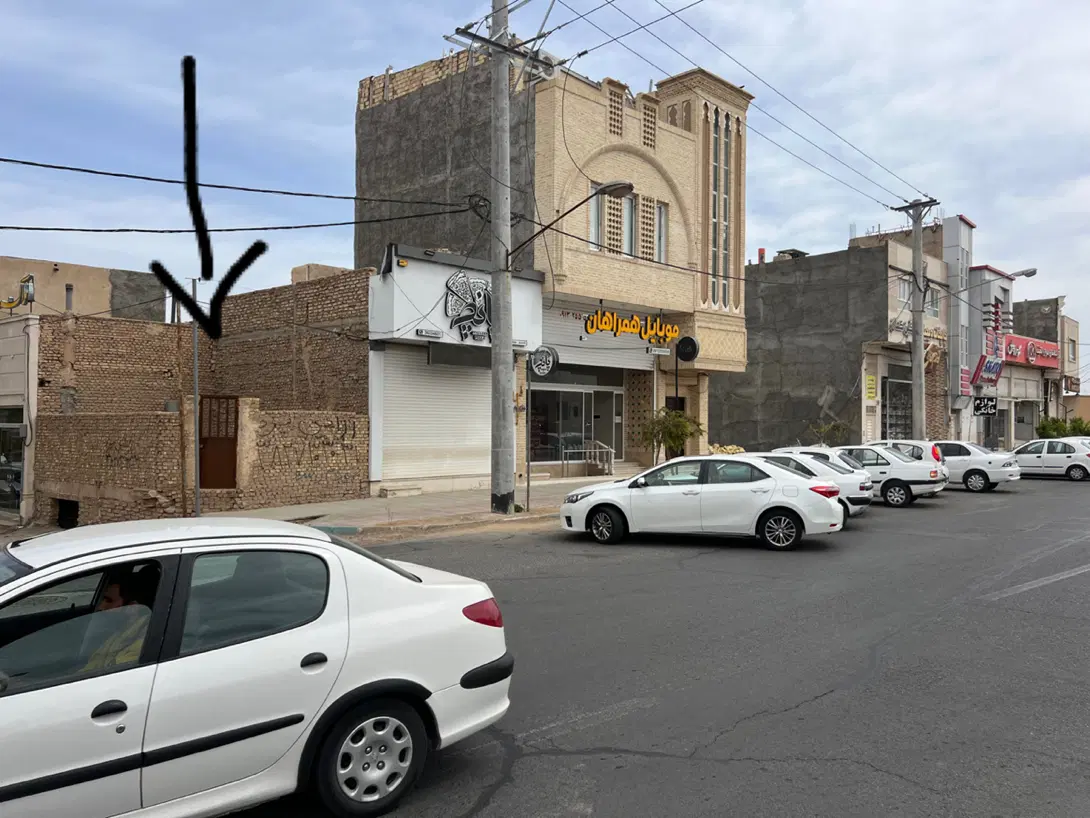 مغازه نیمه ساز مابین  میدان قران و خیابان کاشانی
