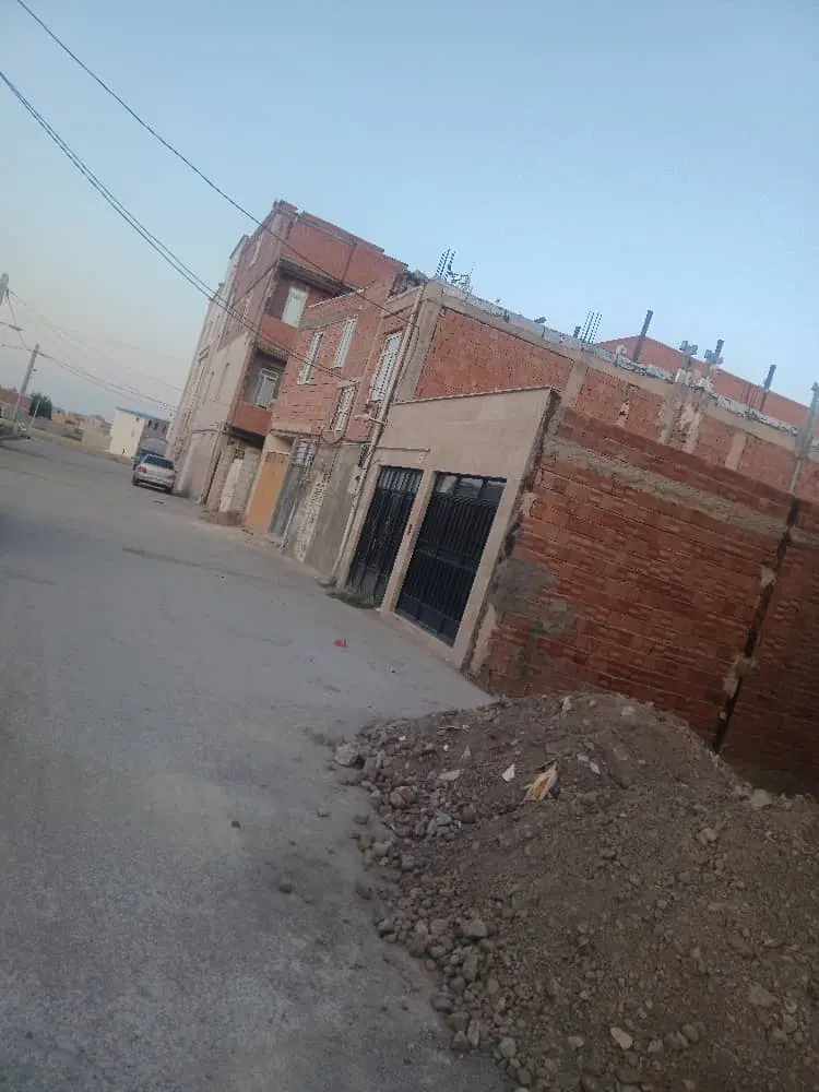 زمین فکور میراشرف با پروانه سه طبقه
