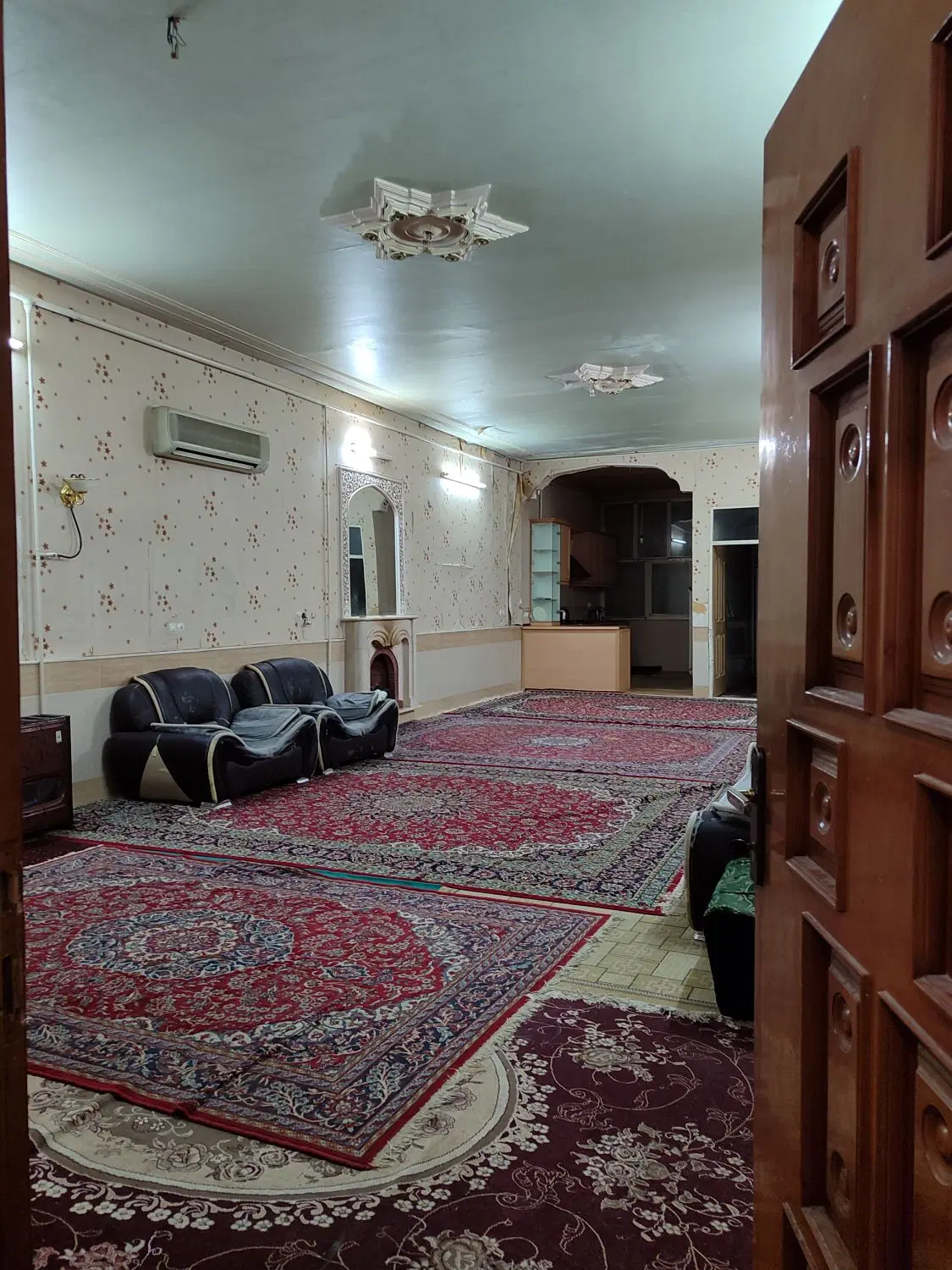 سالن بزرگ برای خانواده‌های بالای ۱۰ نفر