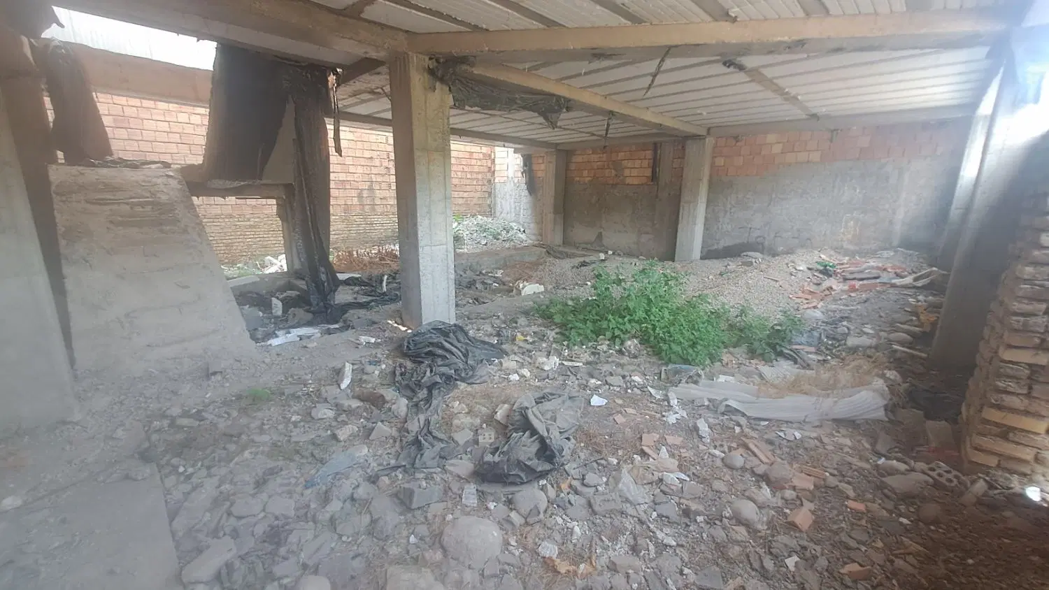 خانه نیمه ساز