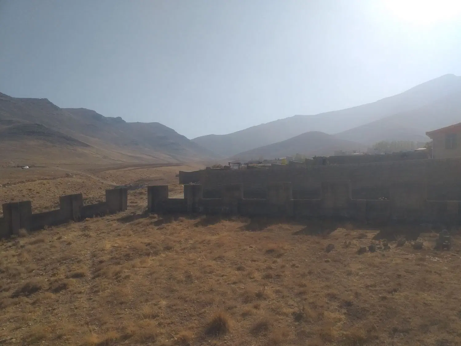 زمین در خانه میران