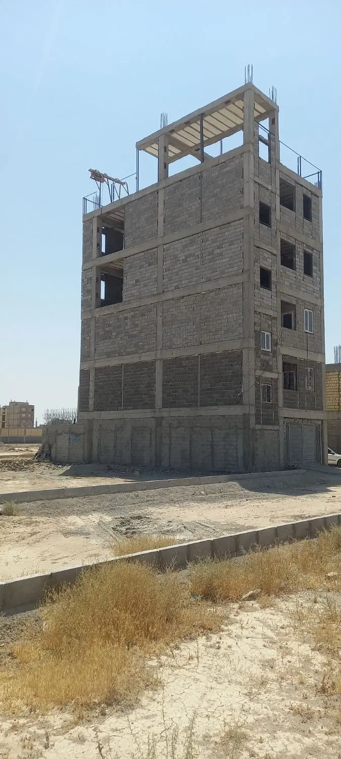 آپارتمان ۴ طبقه رو پیلوت یکجا با سند تک برگ