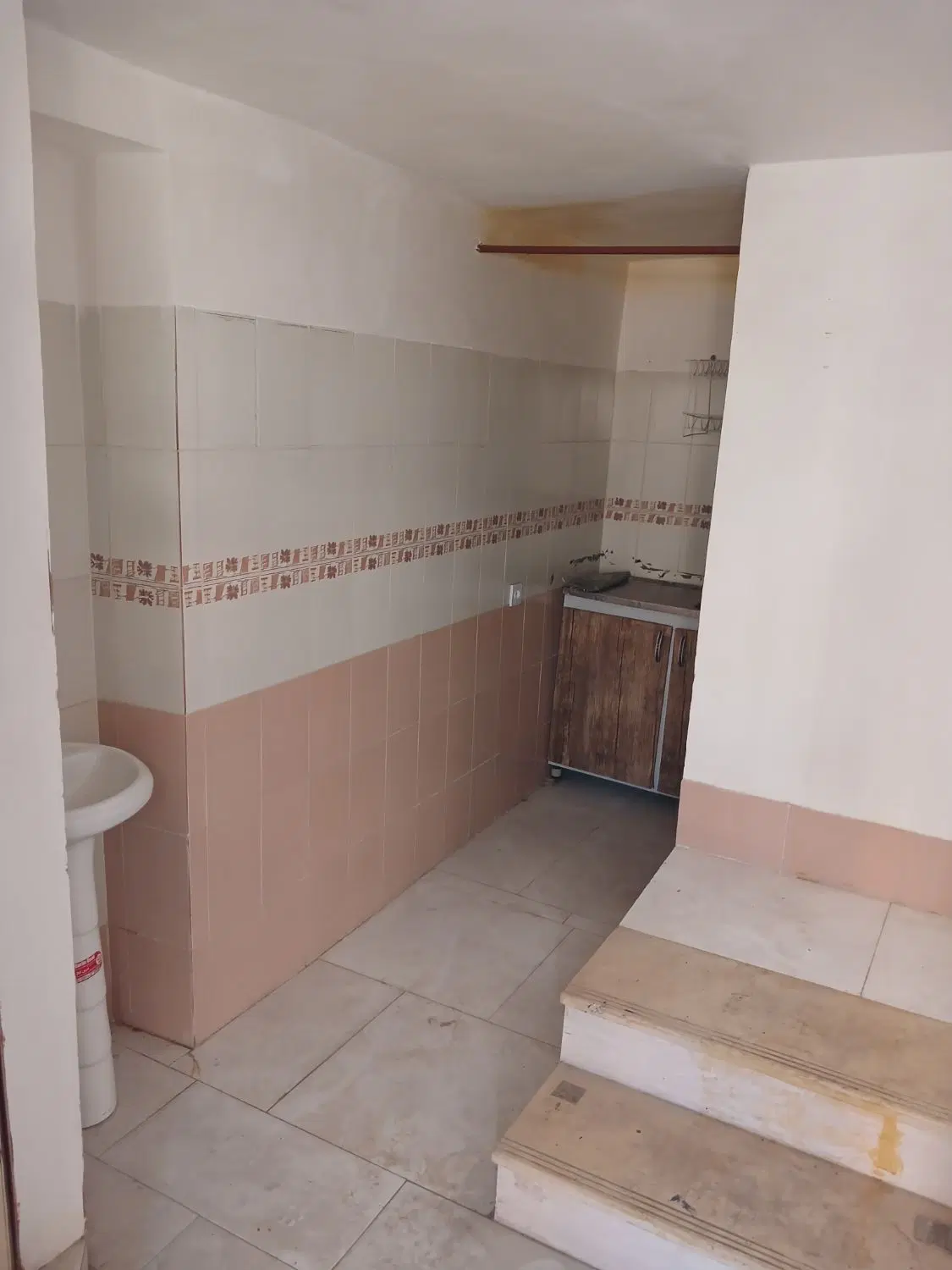 منزل مسکونی دو طبقه دو سرویس راه جدا