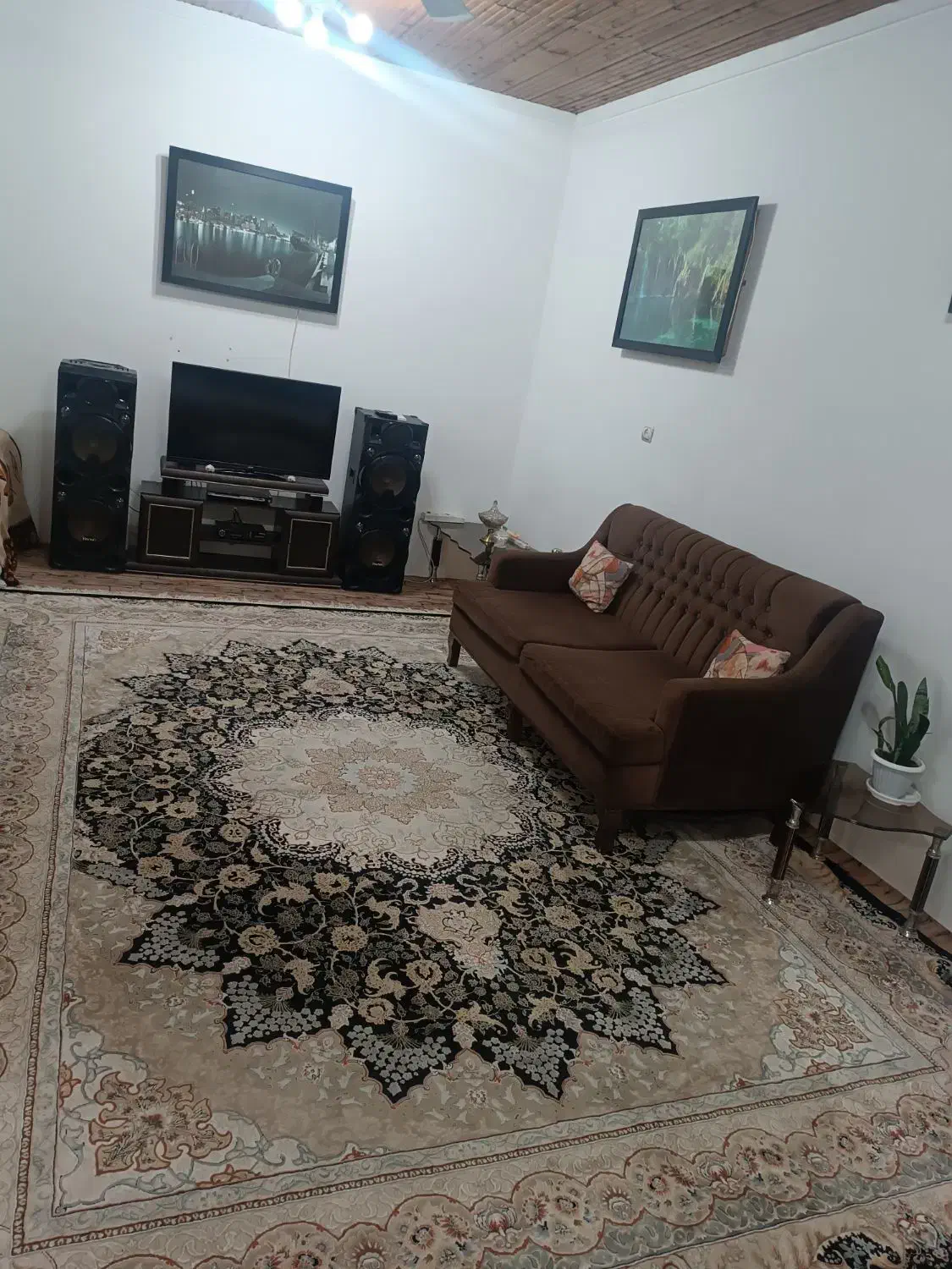 خانه ویلایی۱۲۷ متر در بهترین نقطه مرکز شهر