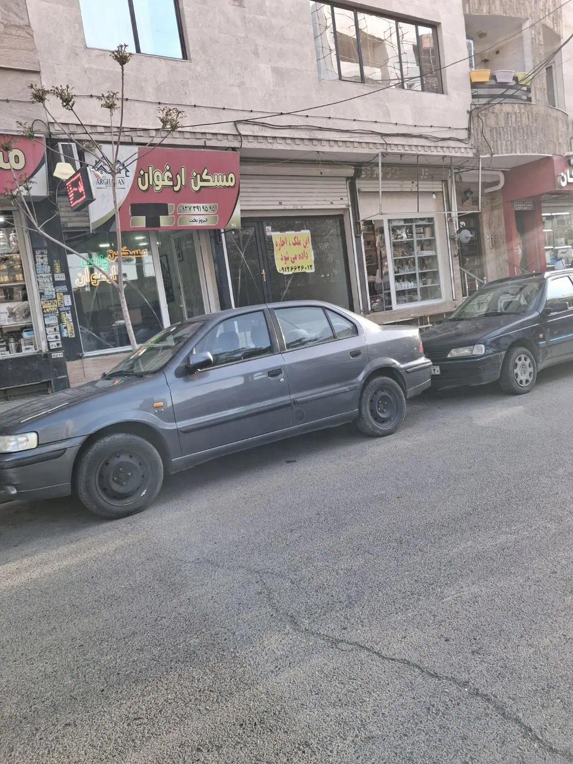 یک مغازه در پاساژ واقع در المهدی