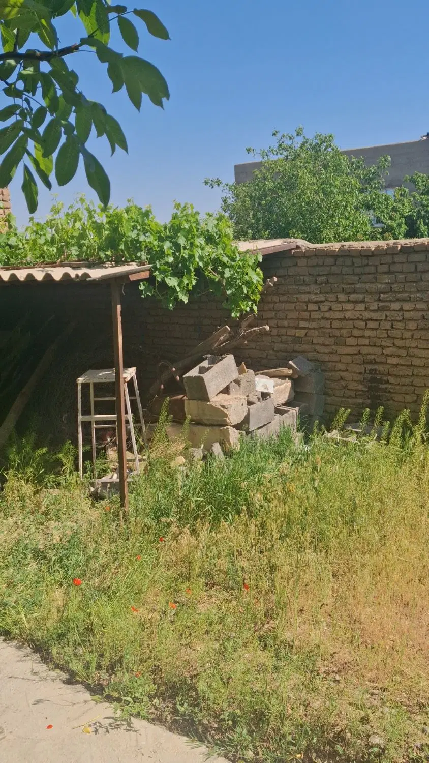 زمین مسکونی در قلعه