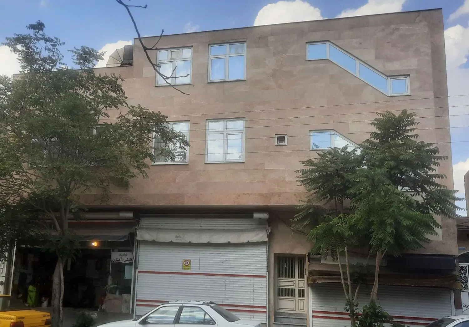 مغازه ۱۲ متری رنجبر حکم آباد