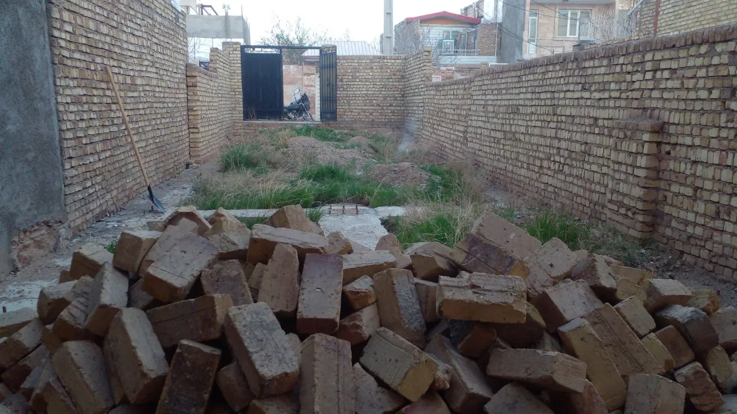 چاردیواری شنارژ پارکینگ دار