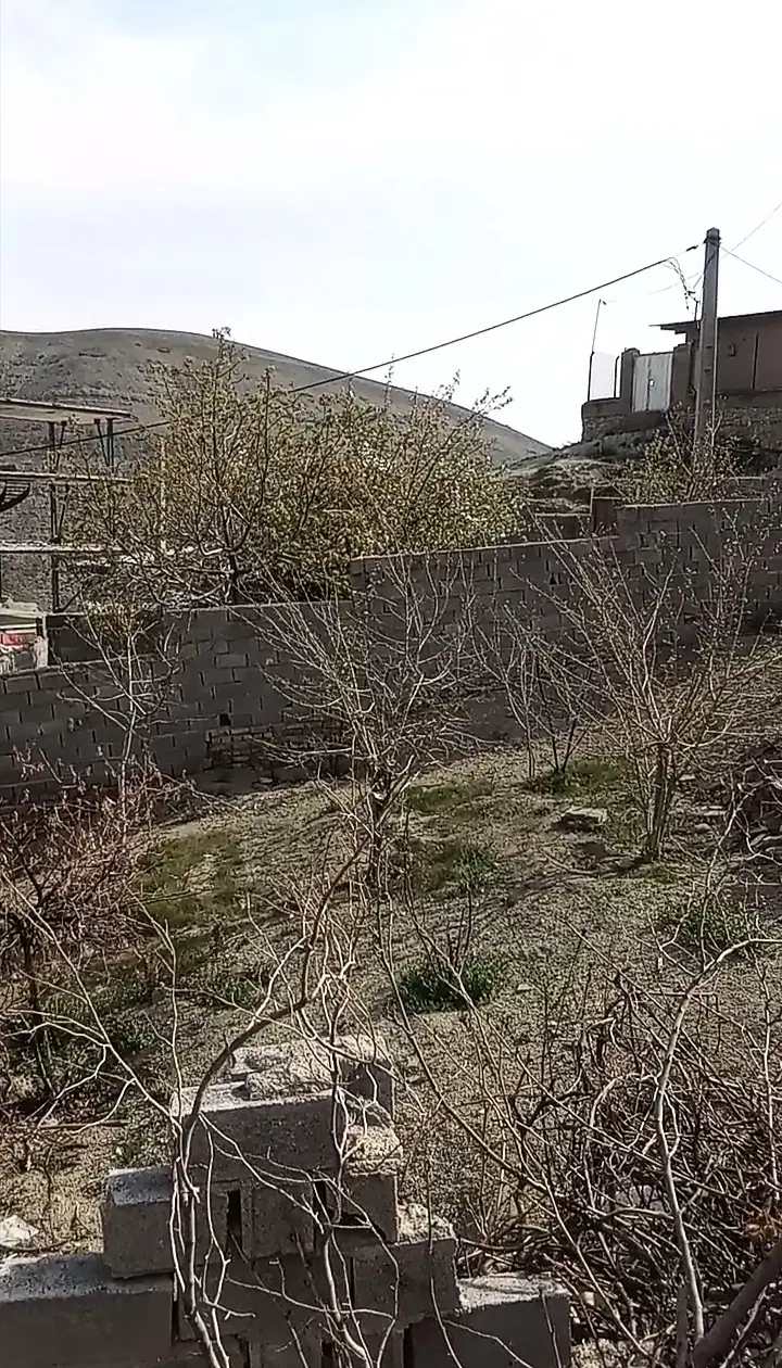 زمین در ده کمرد