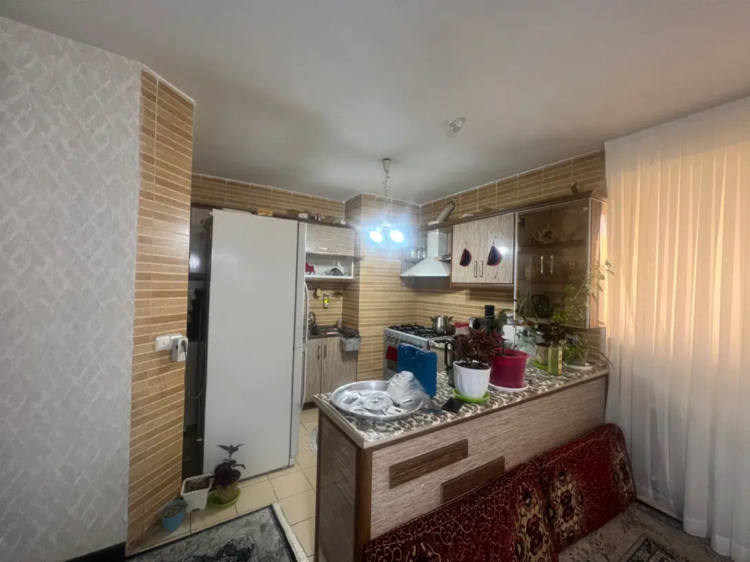 سی کنار طبقه سوم سند دار