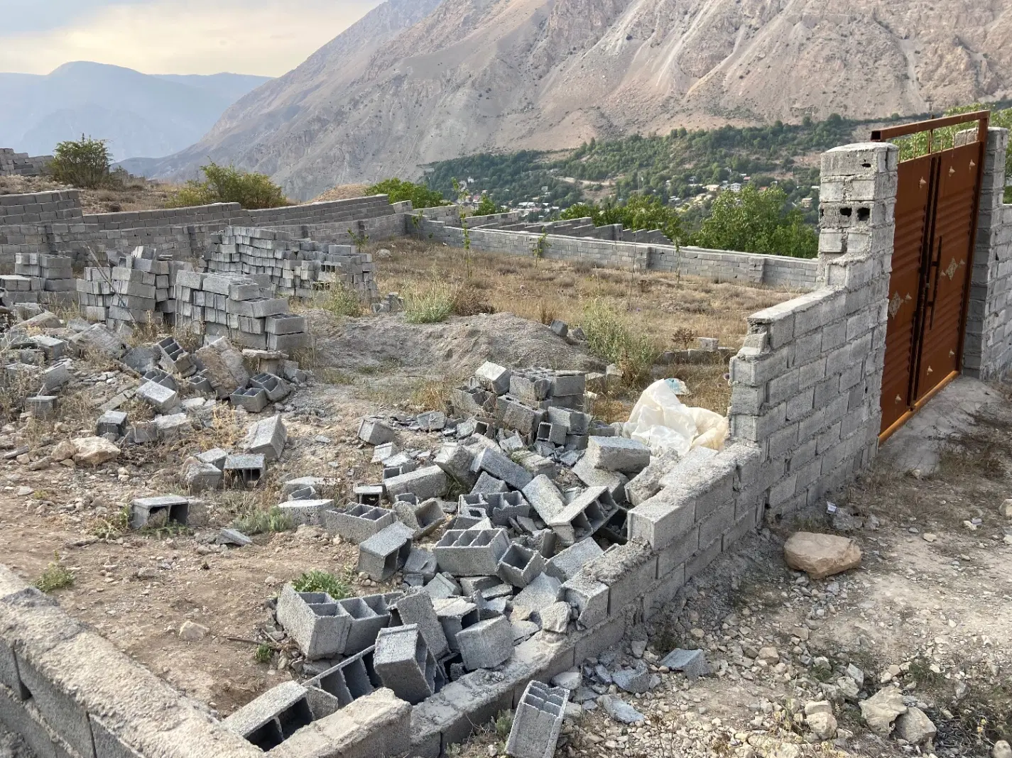 زمین فروشی