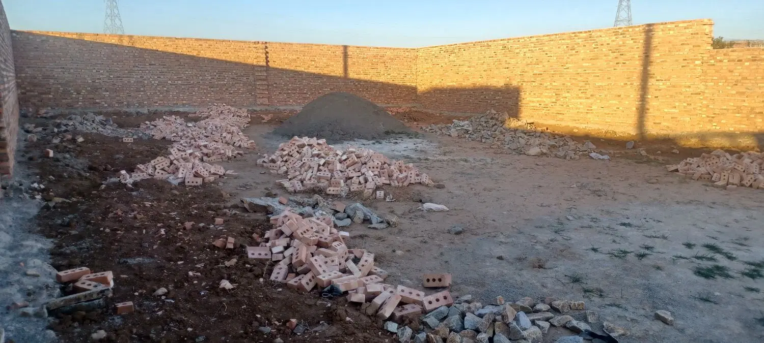 حصار پشت آهن فروشی عطاری۴۰۰ متر
