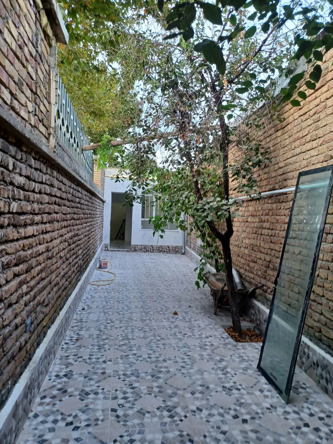 حیاط دوخوابه اسماعیل زاده