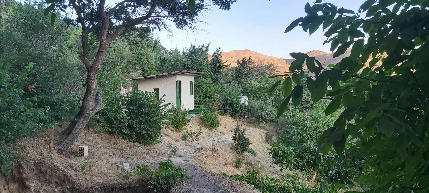 باغ۵۰۰متری باکلبه‌ ودرختان‌ بارده ۱۸کیلومتری‌قزوین