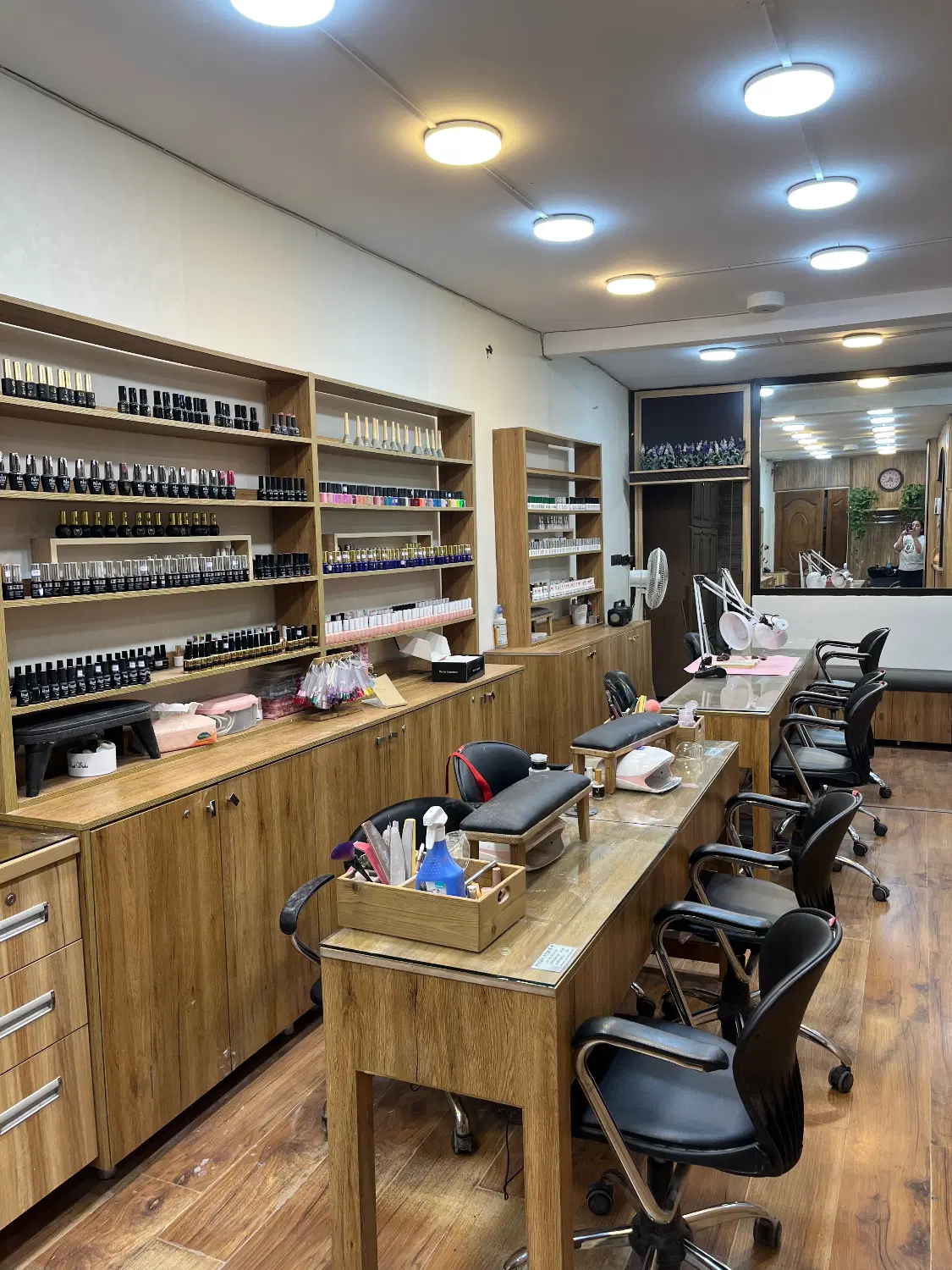 اجاره میز ناخن و تخت مژه