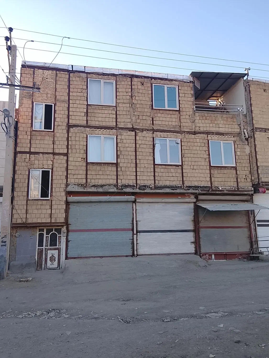 خانه نایسر 3مغازه دوطبقه