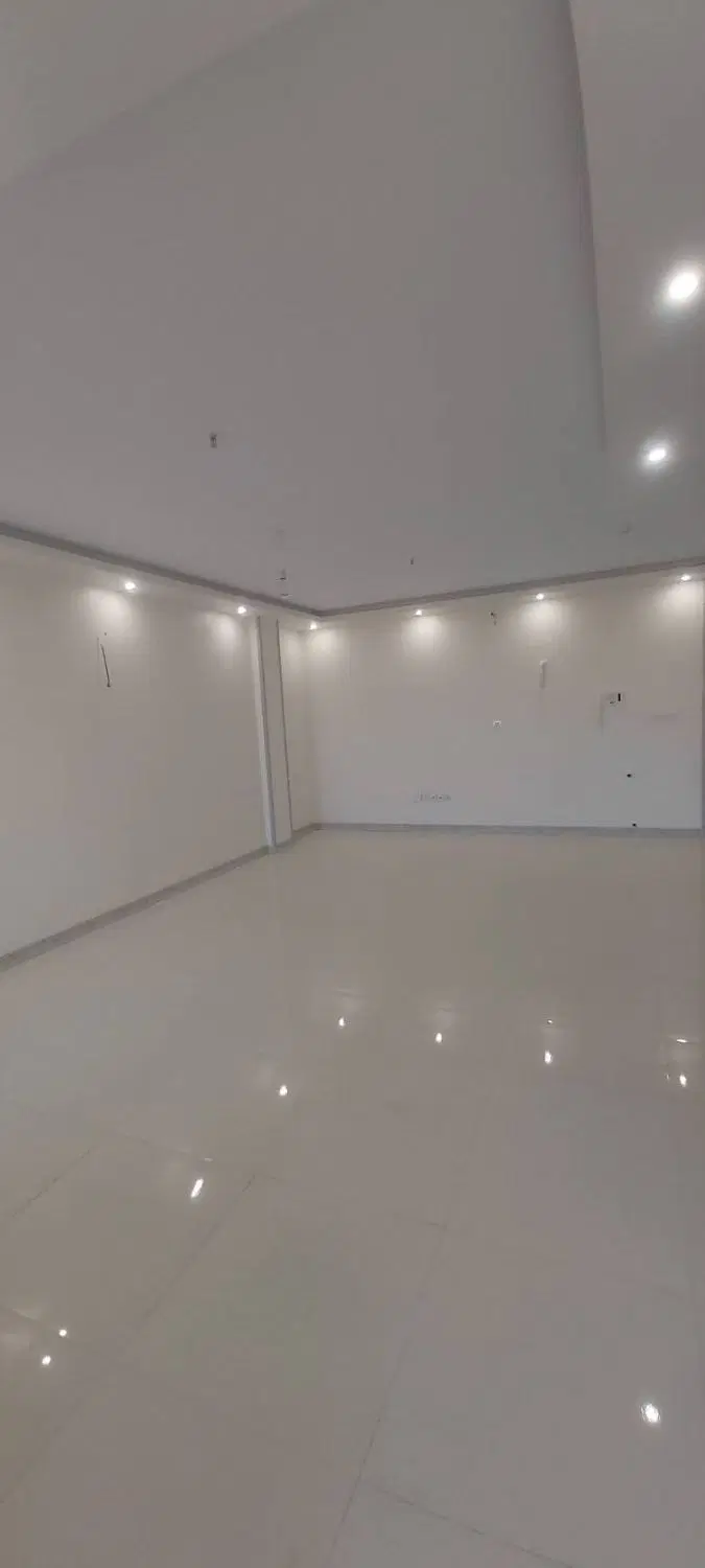 مجتمع پارمیس ۱ ، سالن بزرگ ، سند شش دانگ