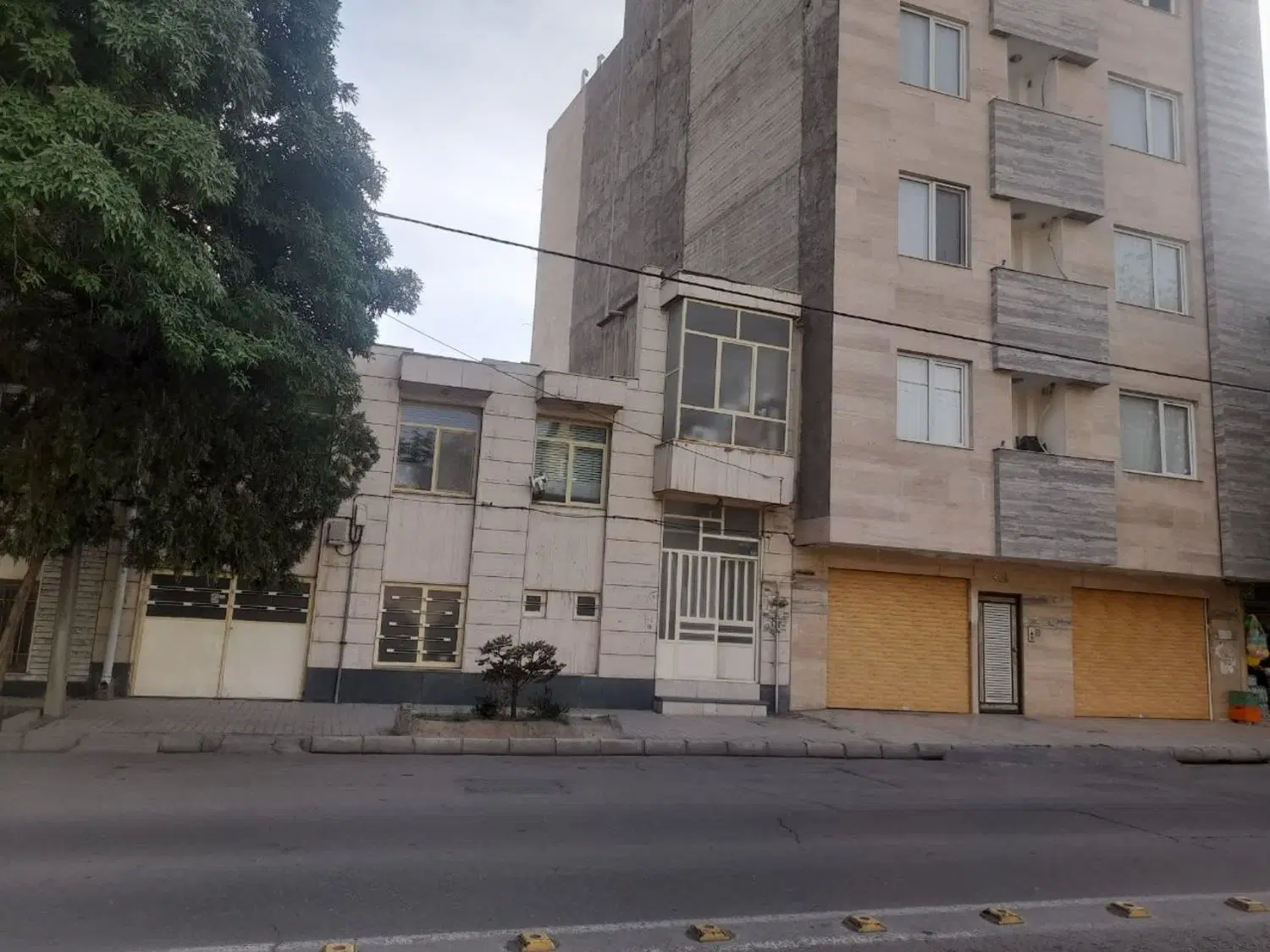 فروش ویلایی، حاشیه ابراهیمی