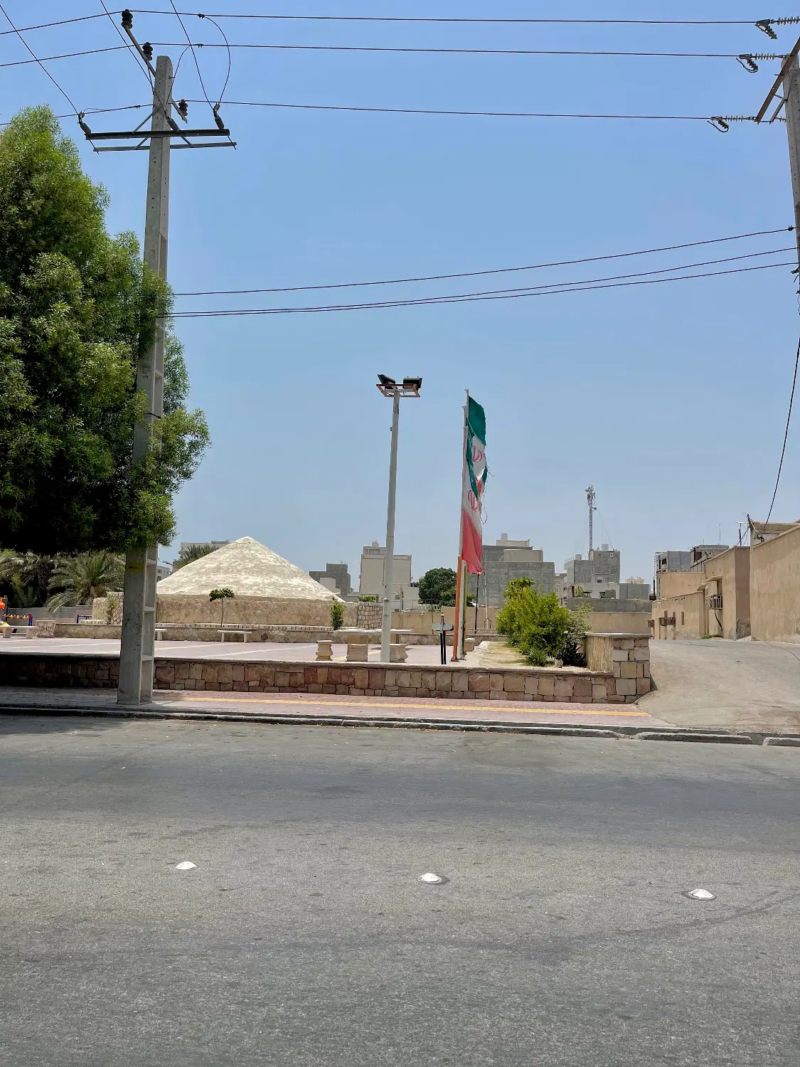 ویلایی کلنگی سه بر خیابان  بیست متری شاه حسینی