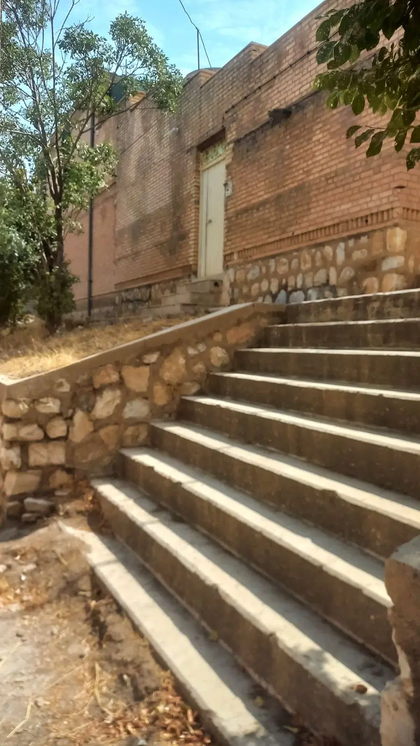 منزل اجا ره ای طبقه دوم