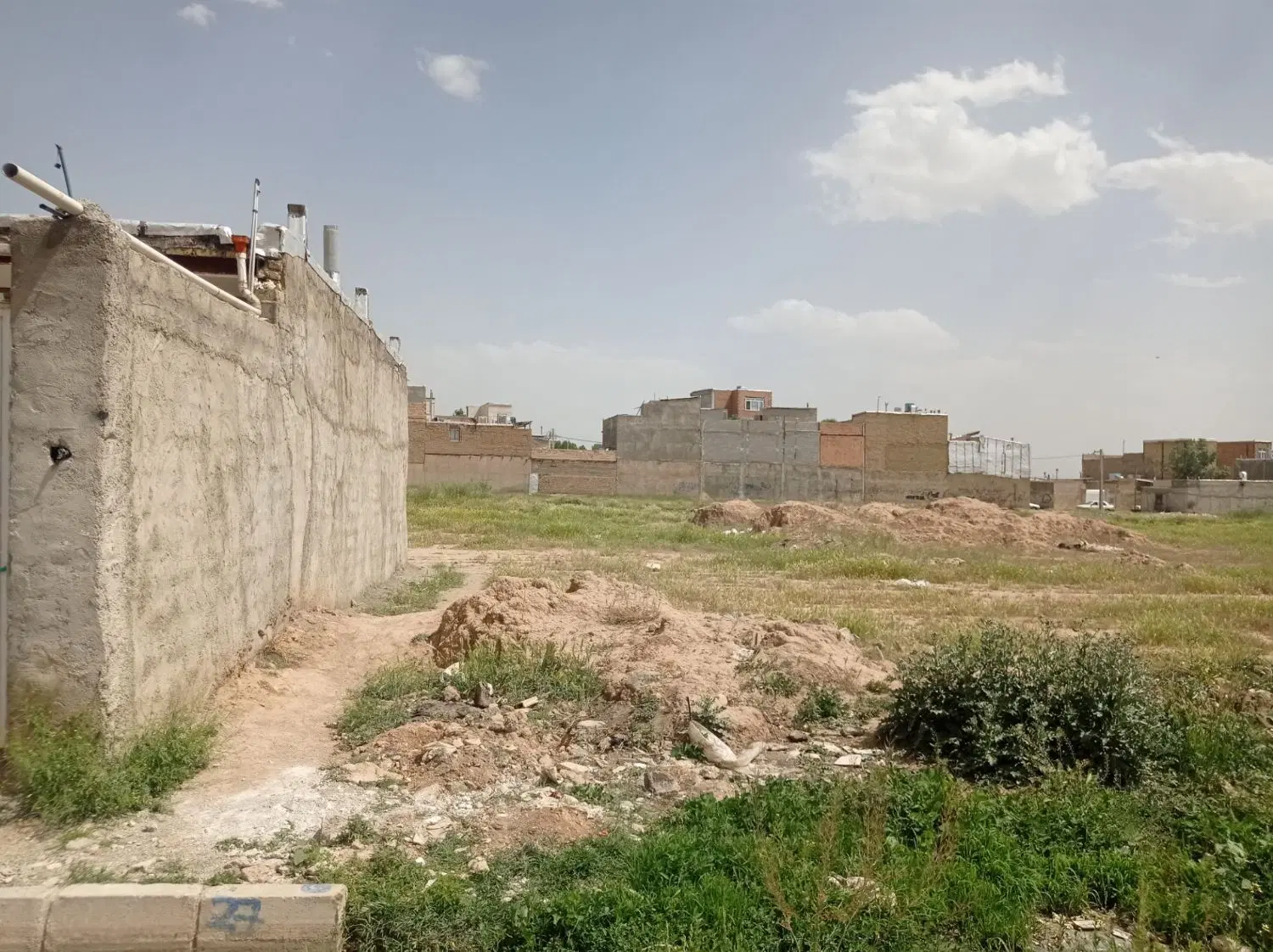 زمین در عدالت هشتگرد