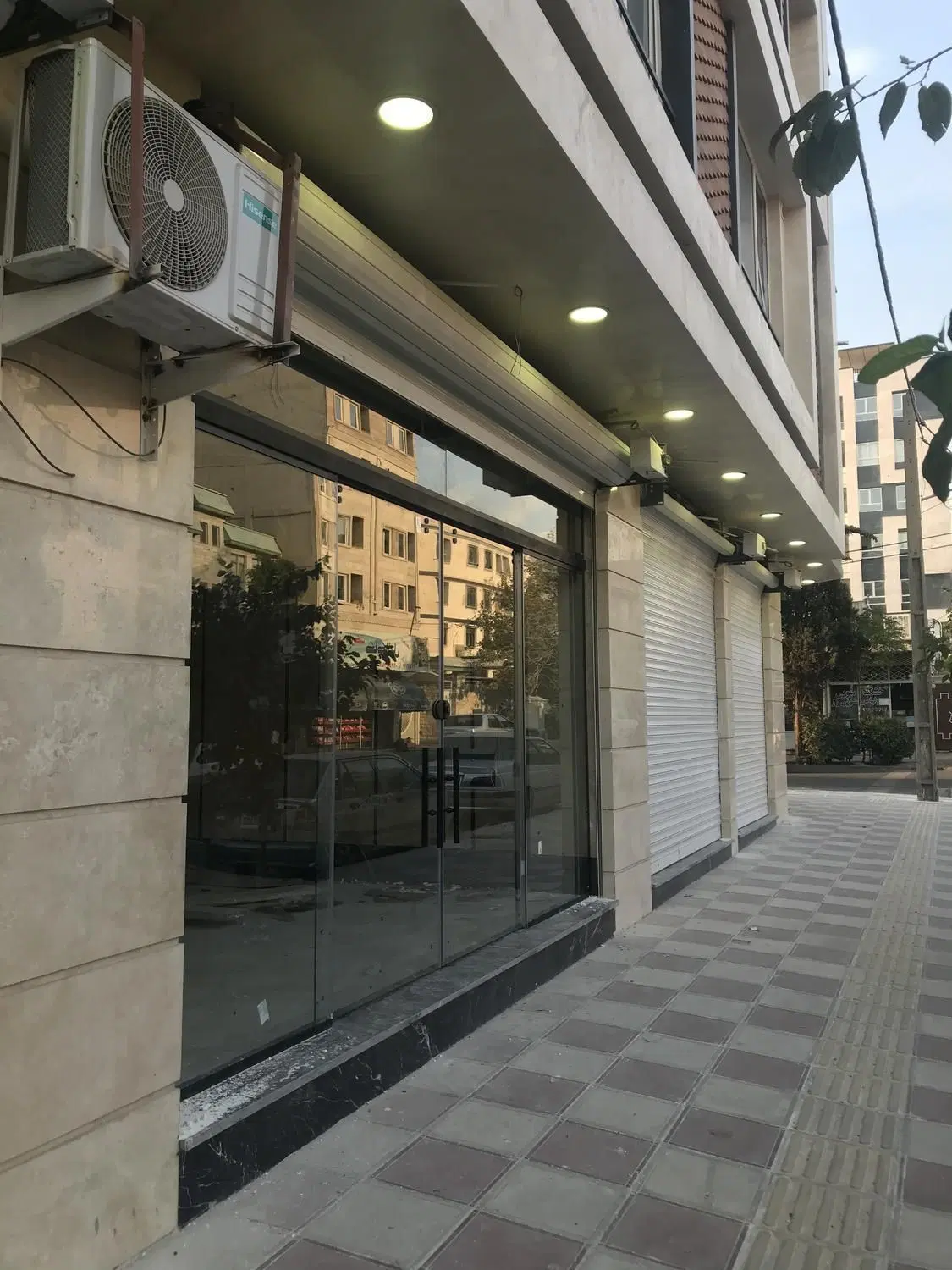 ۱۰۰ متر _ دو نبش _ تابلو خور _ گذر دار