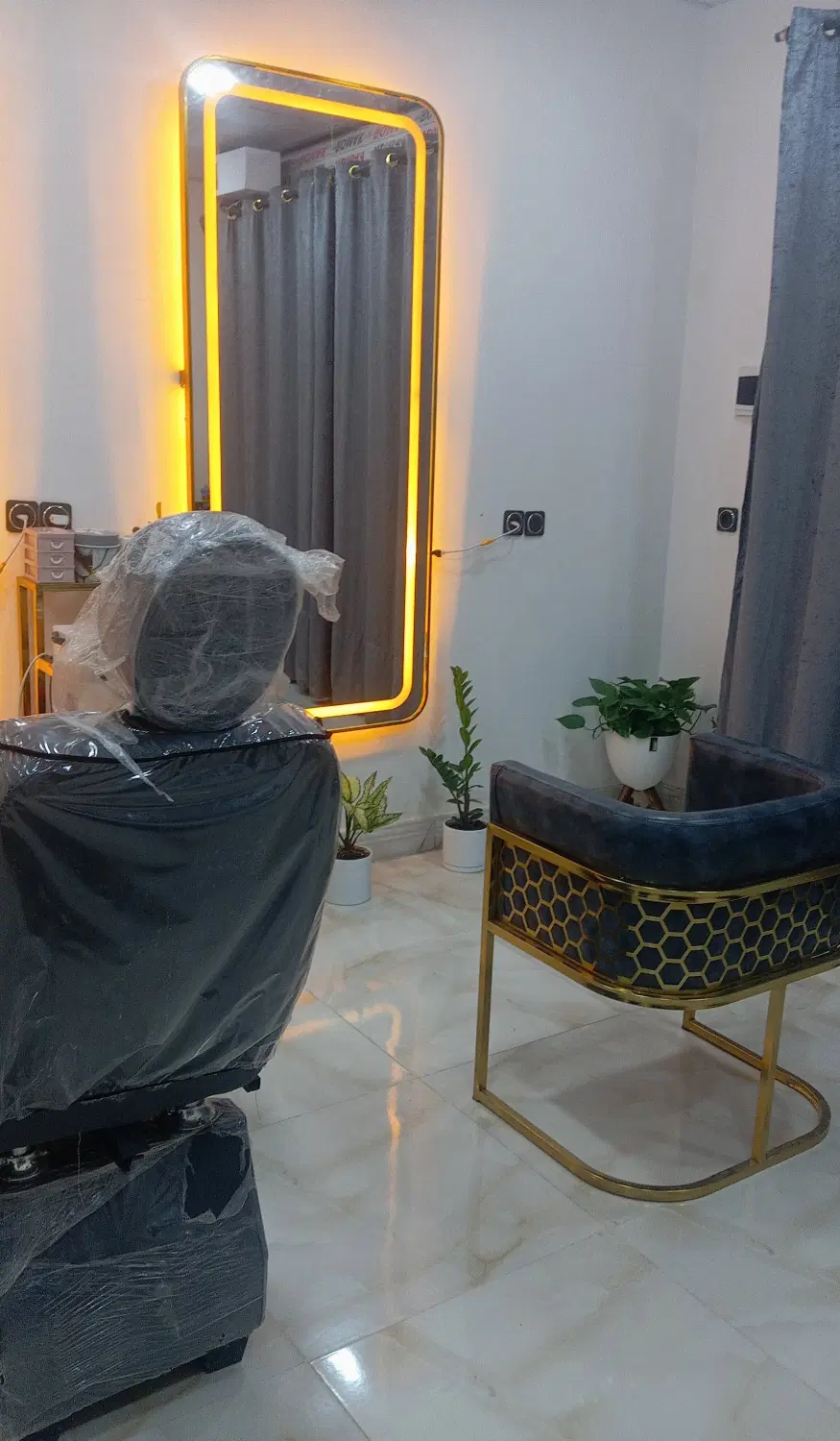 خانه و مغازه باهم بفروش میرسد