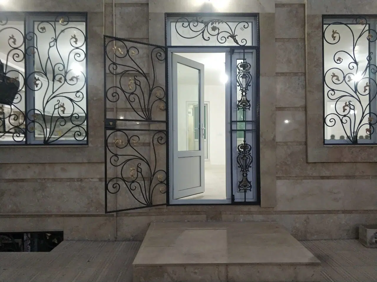 حیاط دربست ویلایی در مرکز تبریز