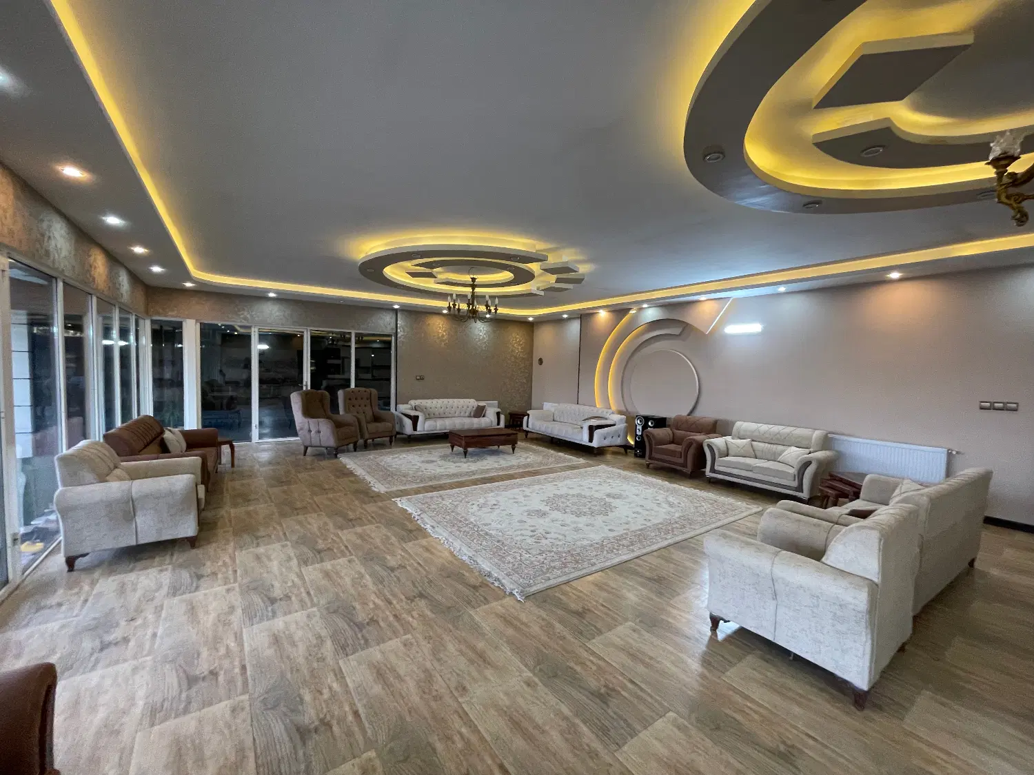 باغ ویلا اصفهانک درختی اول (مجوزات کامل)