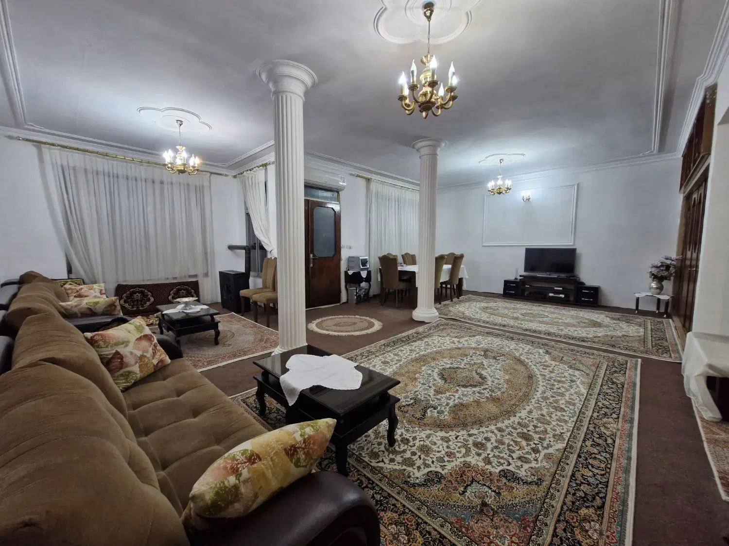 خانه جنوبی ۳ طبقه در حافظ ۱