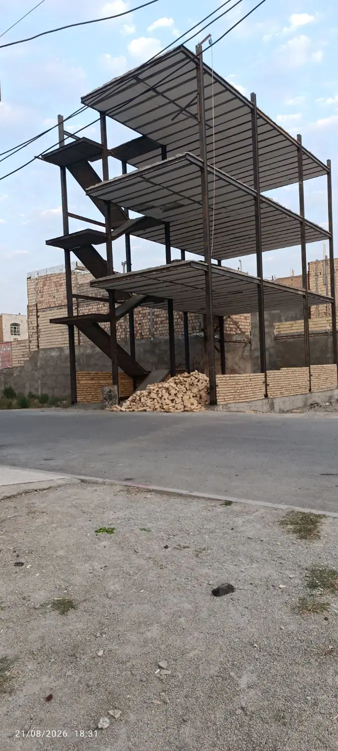 پیش فروش واحد ۹۷ متری و مغازه در چهار باغ