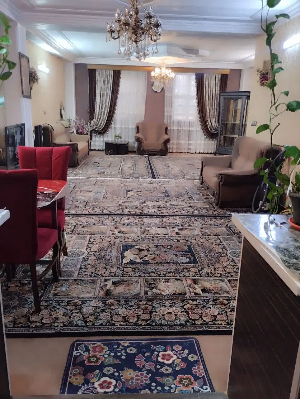 خانه ویلایی در میدان ولیعصر ورامین