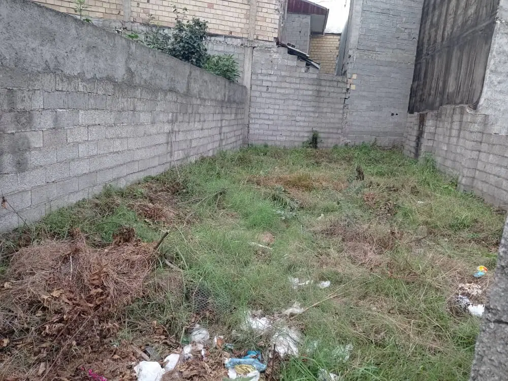 زمین مسکونی دور دیوار