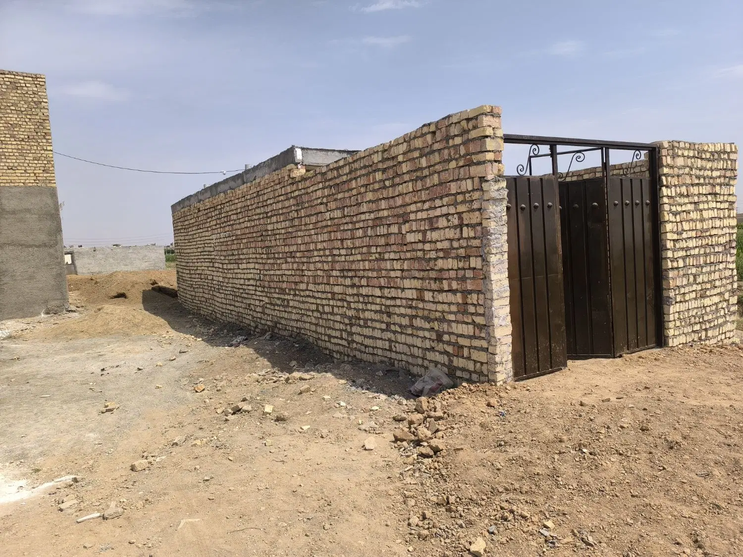 خانه ویلایی نیمه ساخت