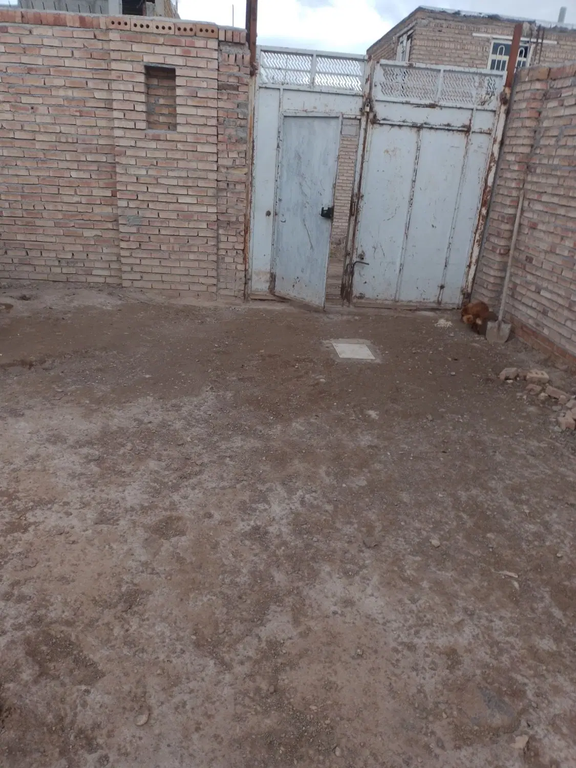 یک باب دامداری نیمه کاره