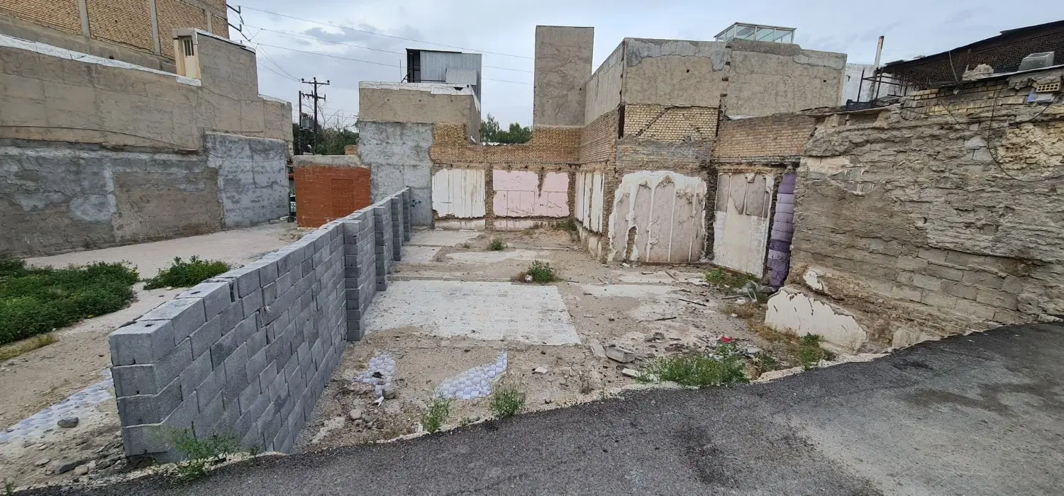 زمین تجاری جنب کبابی بادامی