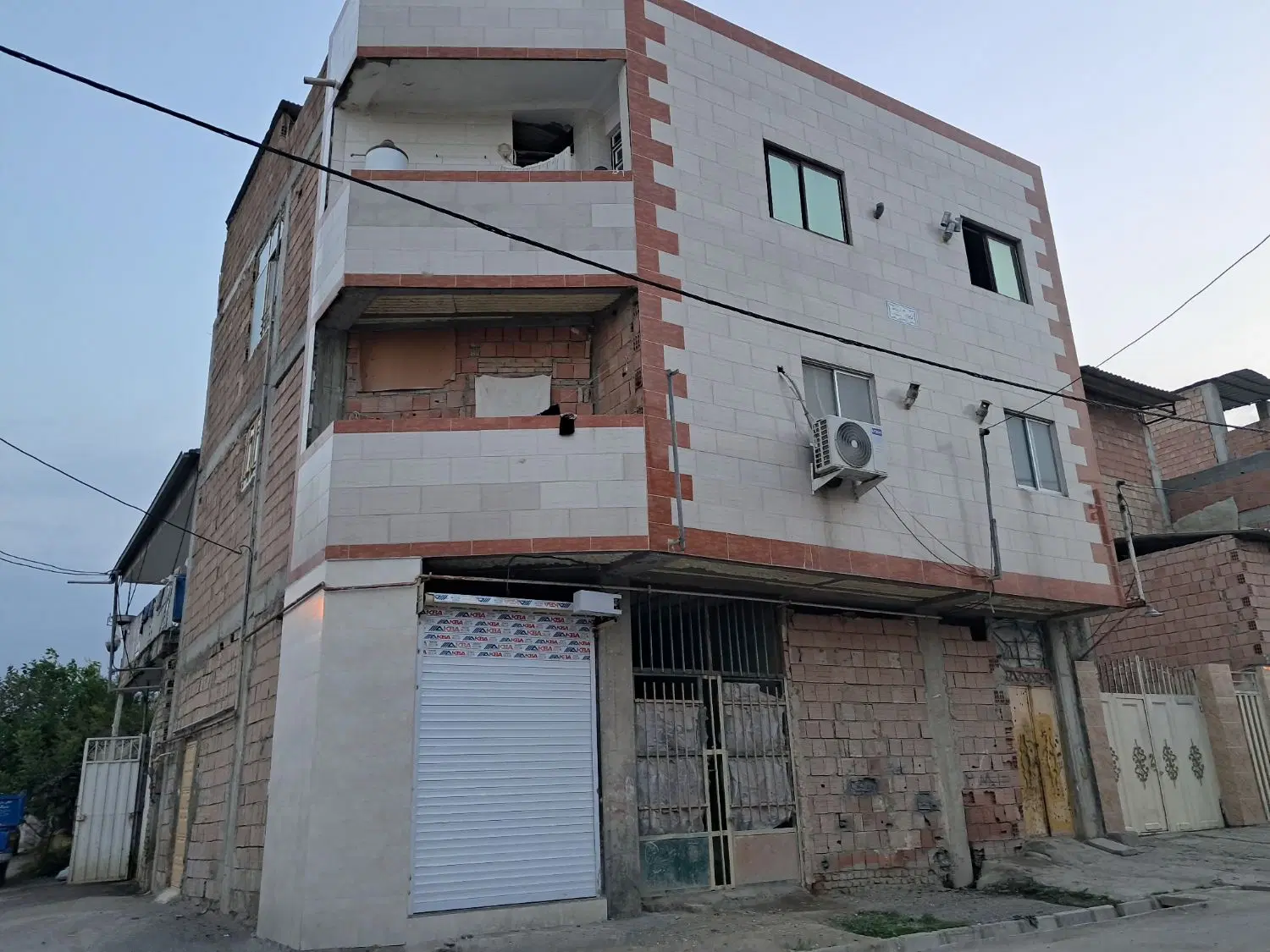 خانه ومغازه فروشی