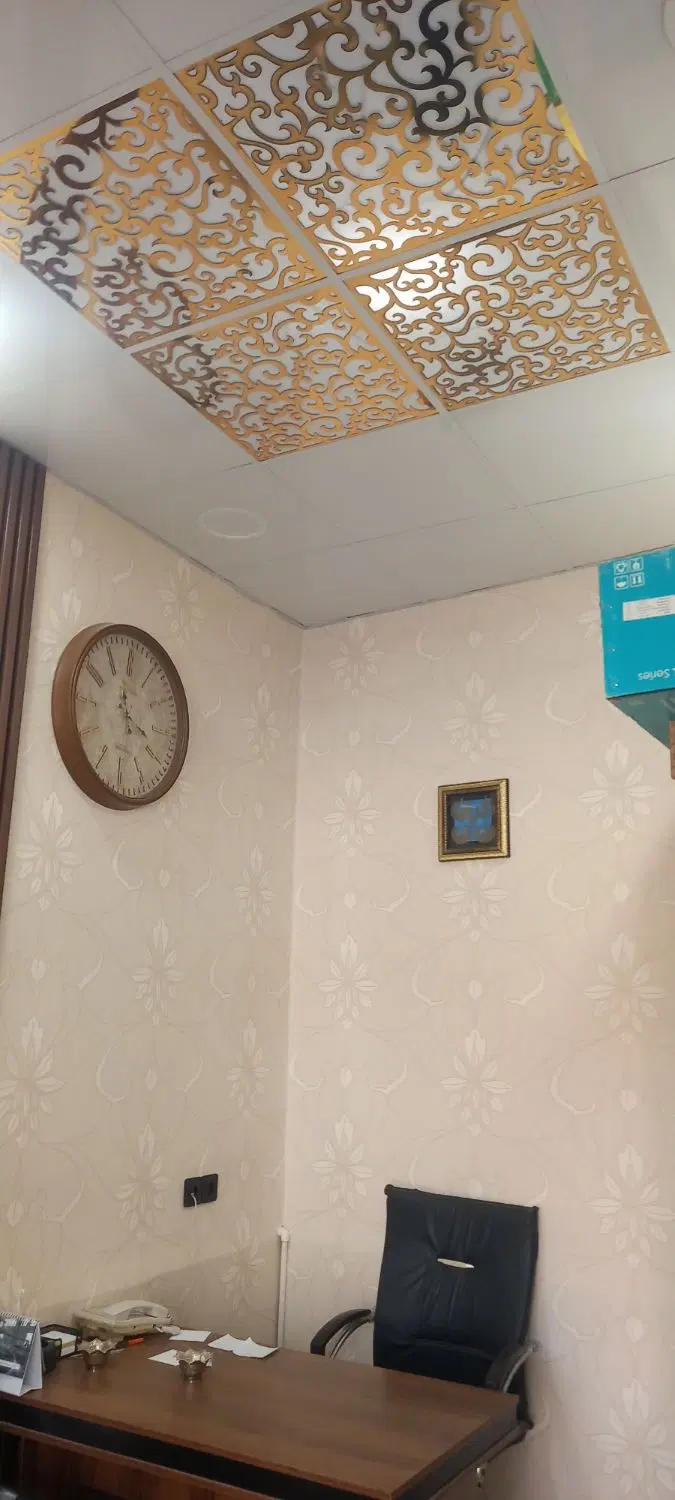 مغازه حاشیه خیابان اصلی