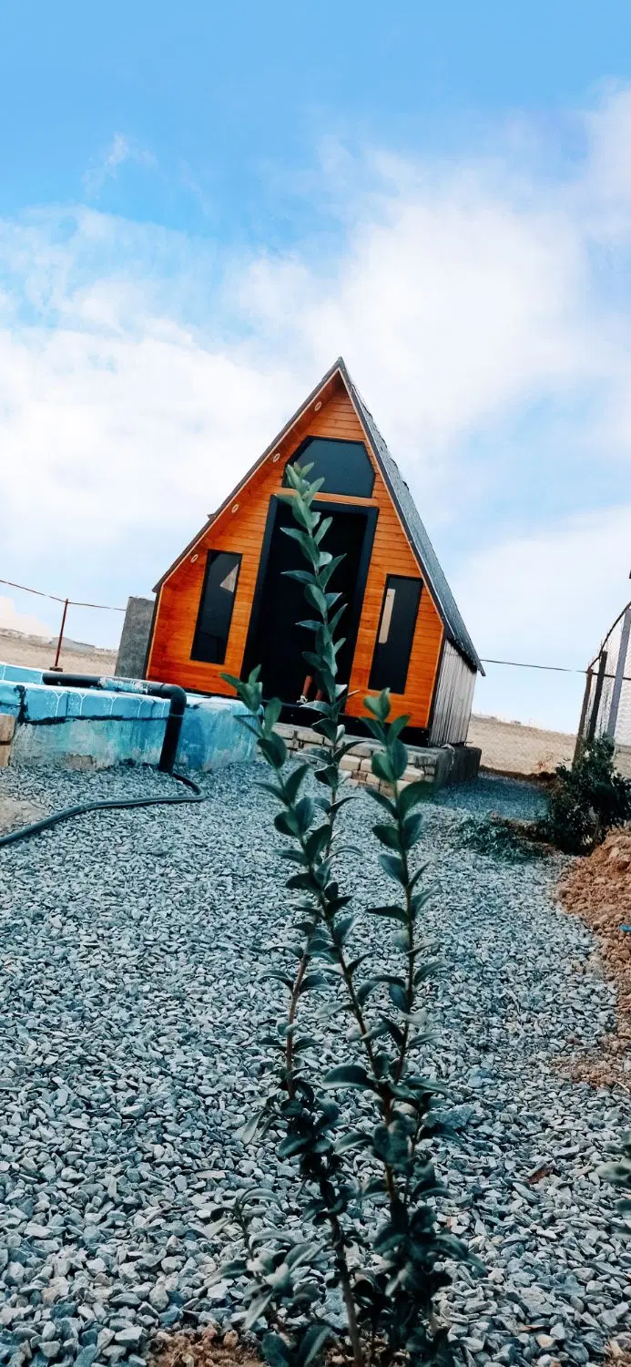 باغ با کلبه چوبی