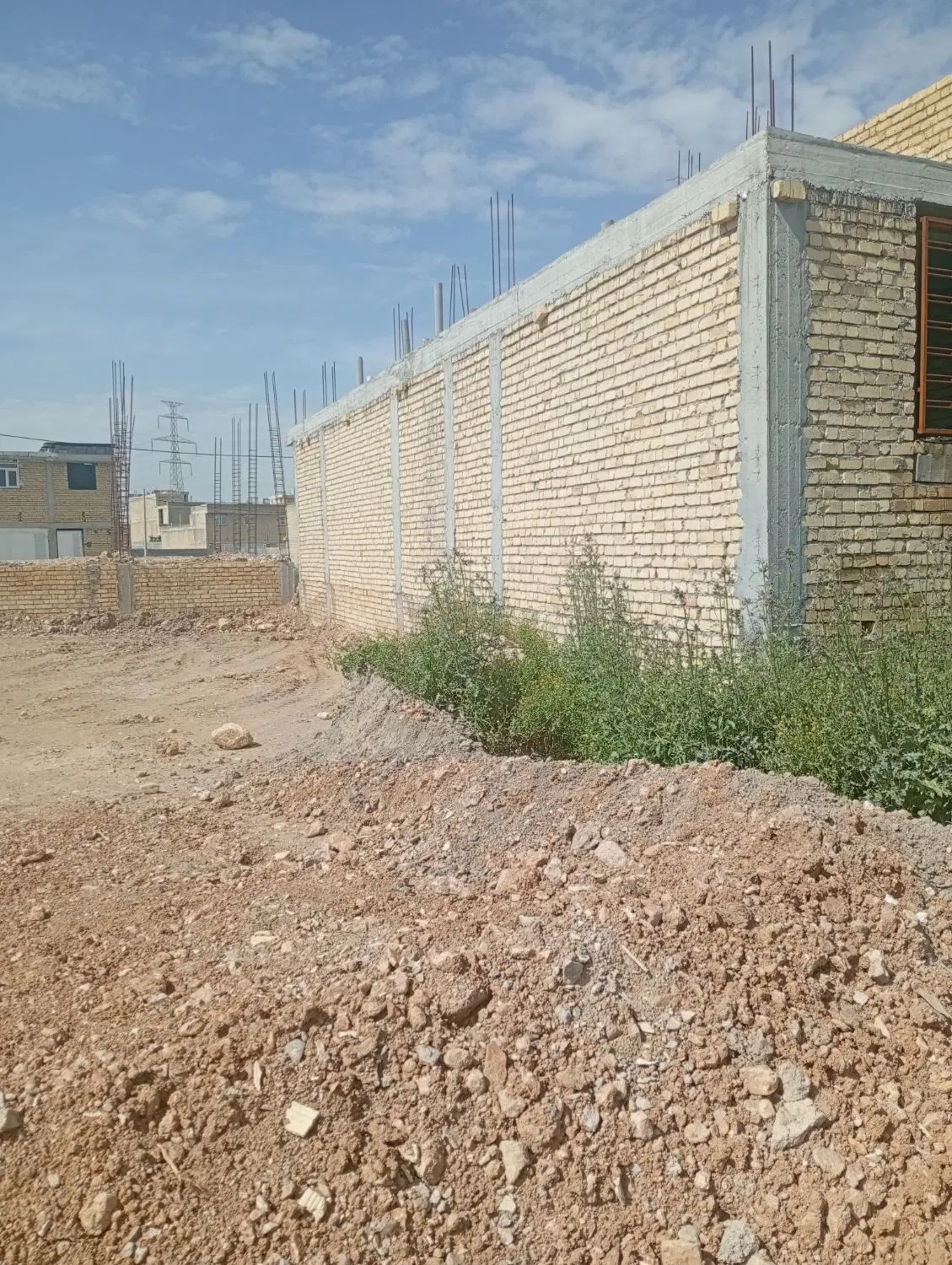 خانه ویلایی نیم ساخته