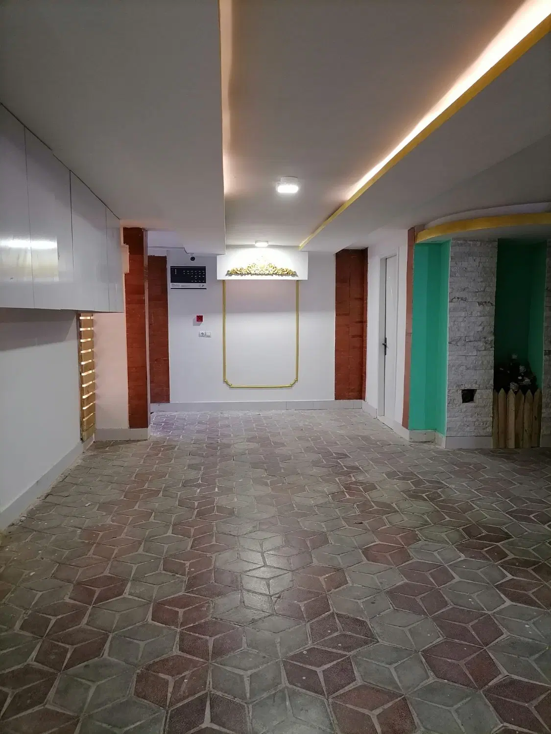 فروش آپارتمان حاشیه خیابان رجایی ( مهزیار )