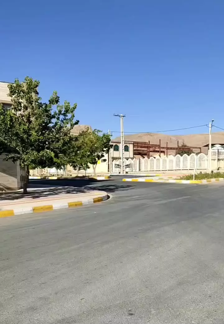 مغازه و آپارتمان مسکونی