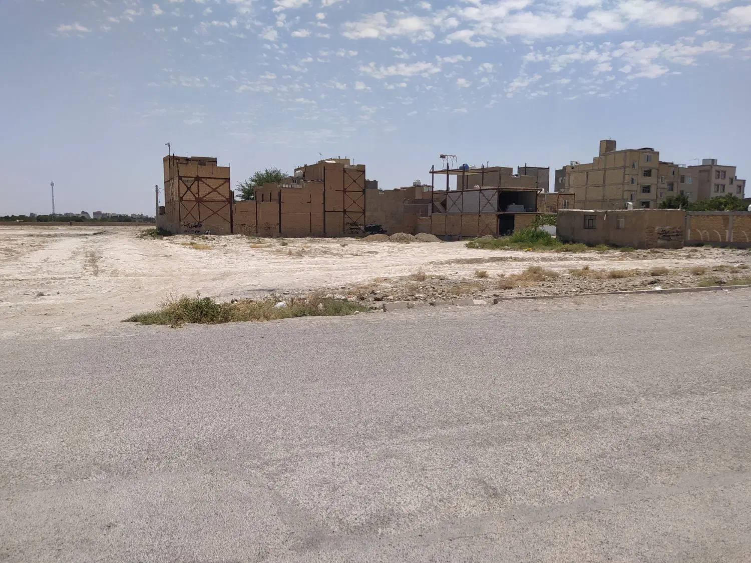 زمین فروشی