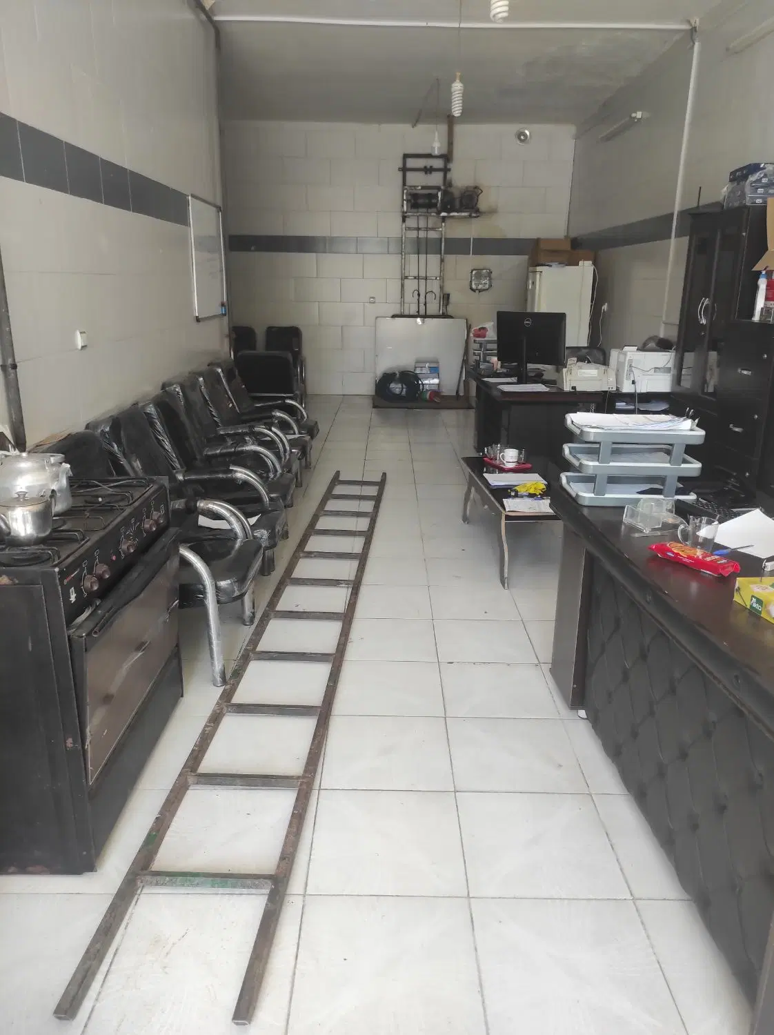 یه مغازه تجاری به مساحت 80متر به بفروش میرسه