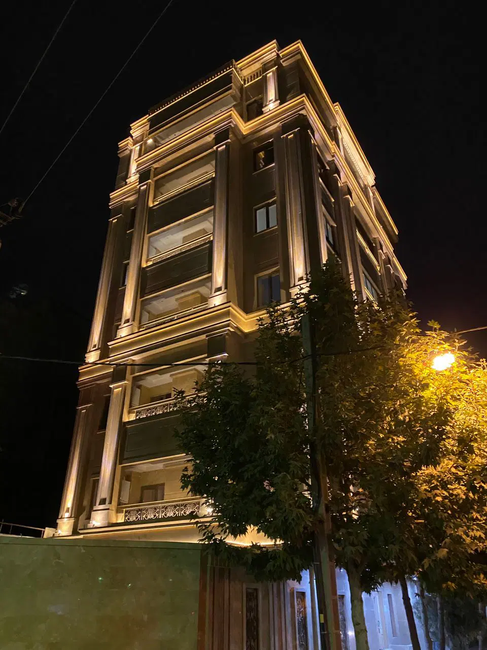 اقبال ۱۷۰ متر نوساز دو نبش تک واحدی