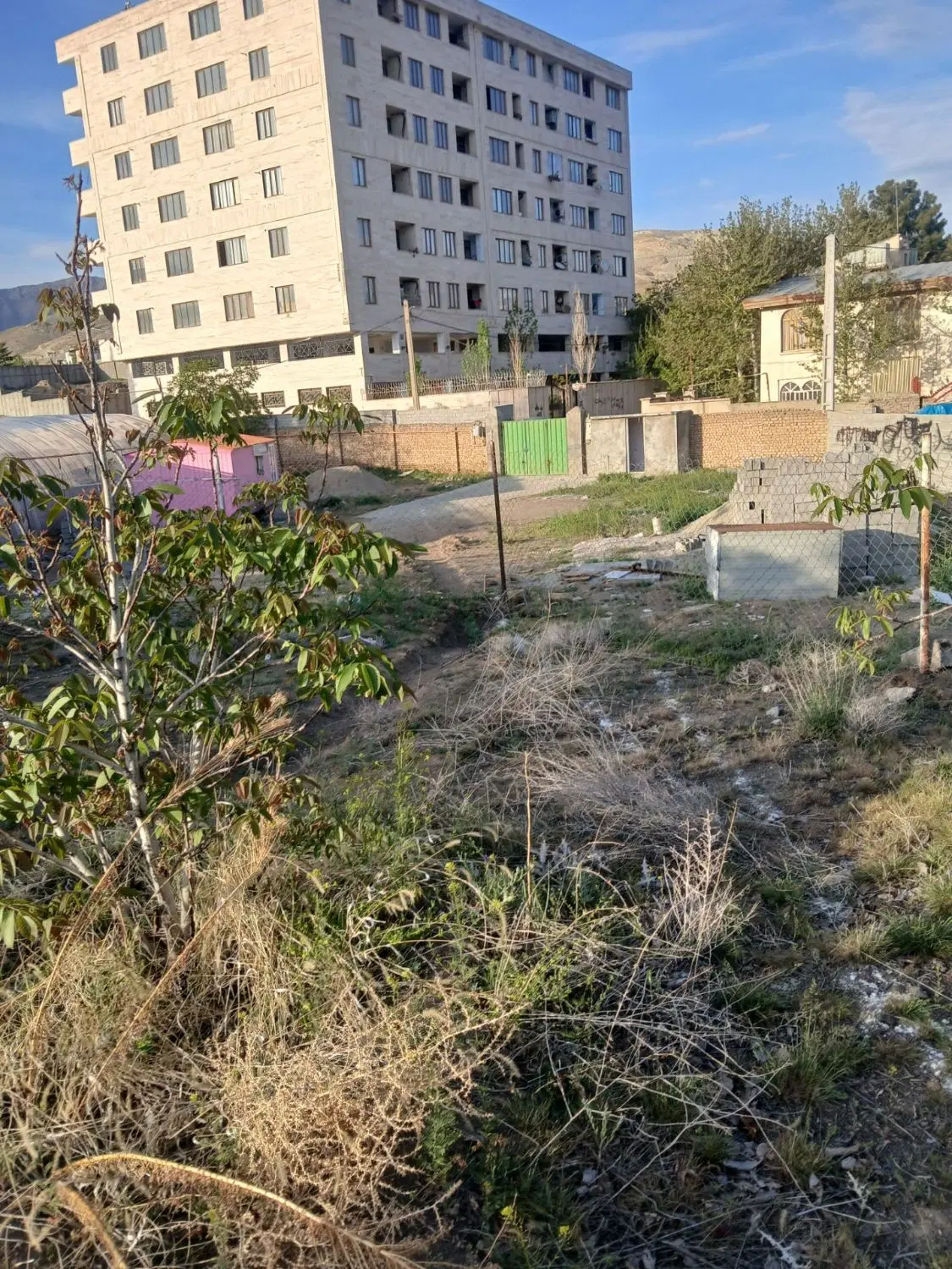 زمین فروشی