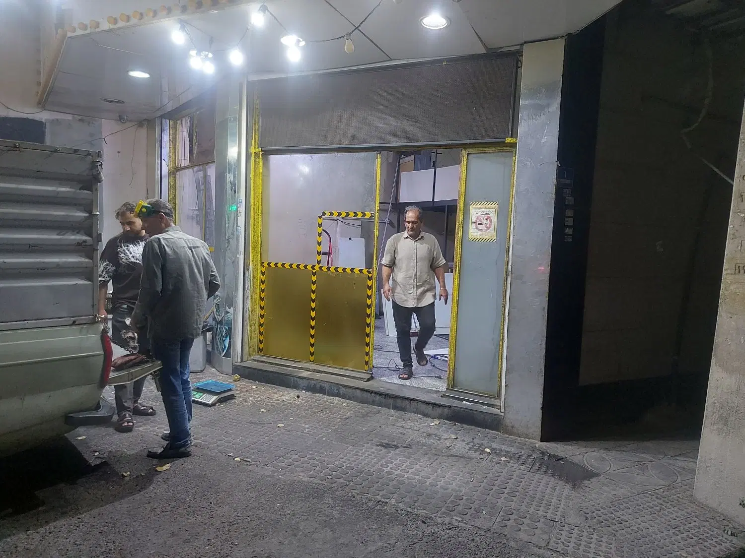 تجاری ۳۳متر، ارتفاع ۴.۳۰
