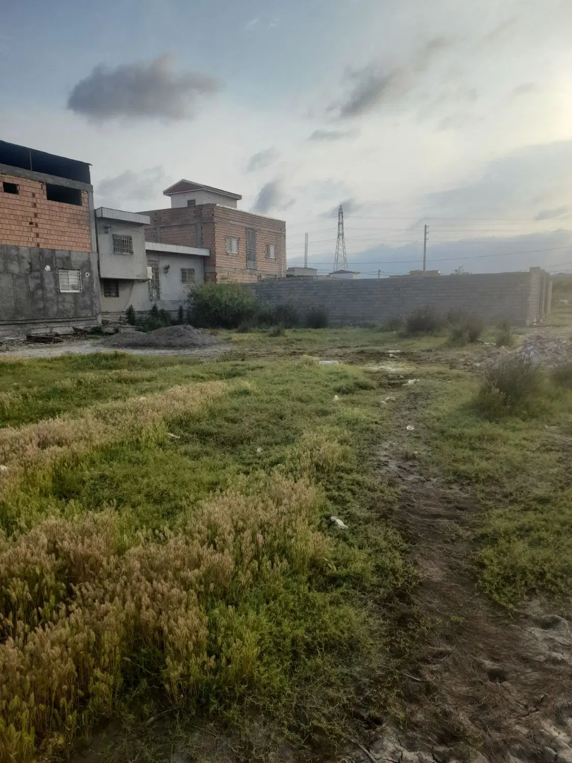 زمین فروشی