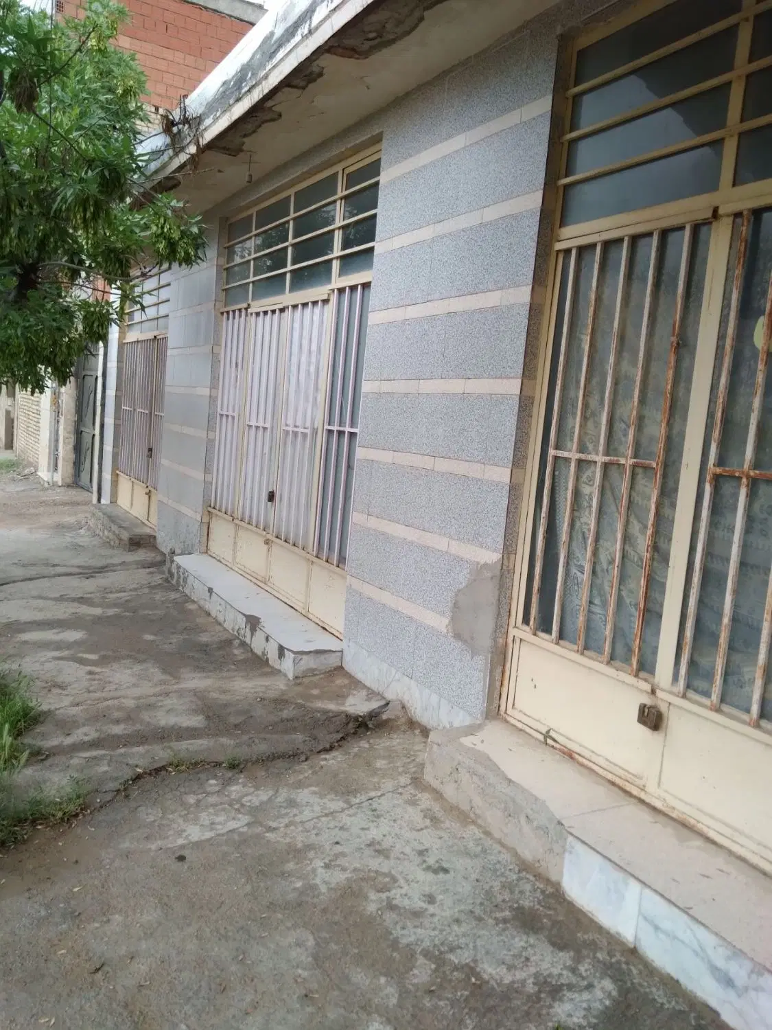 اجاره دو باب مغازه در روستای حسین آباد