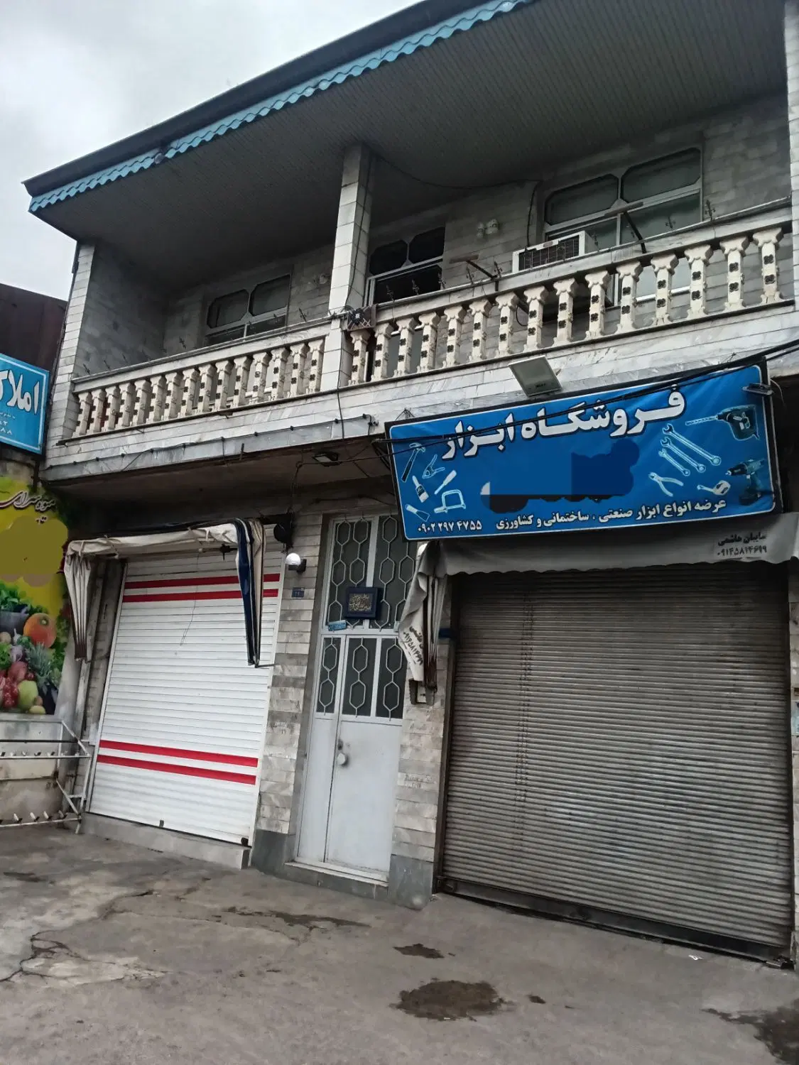 ملک سنددار_دو مغازه ، یک واحد و یک سوئیت_بر اصلی